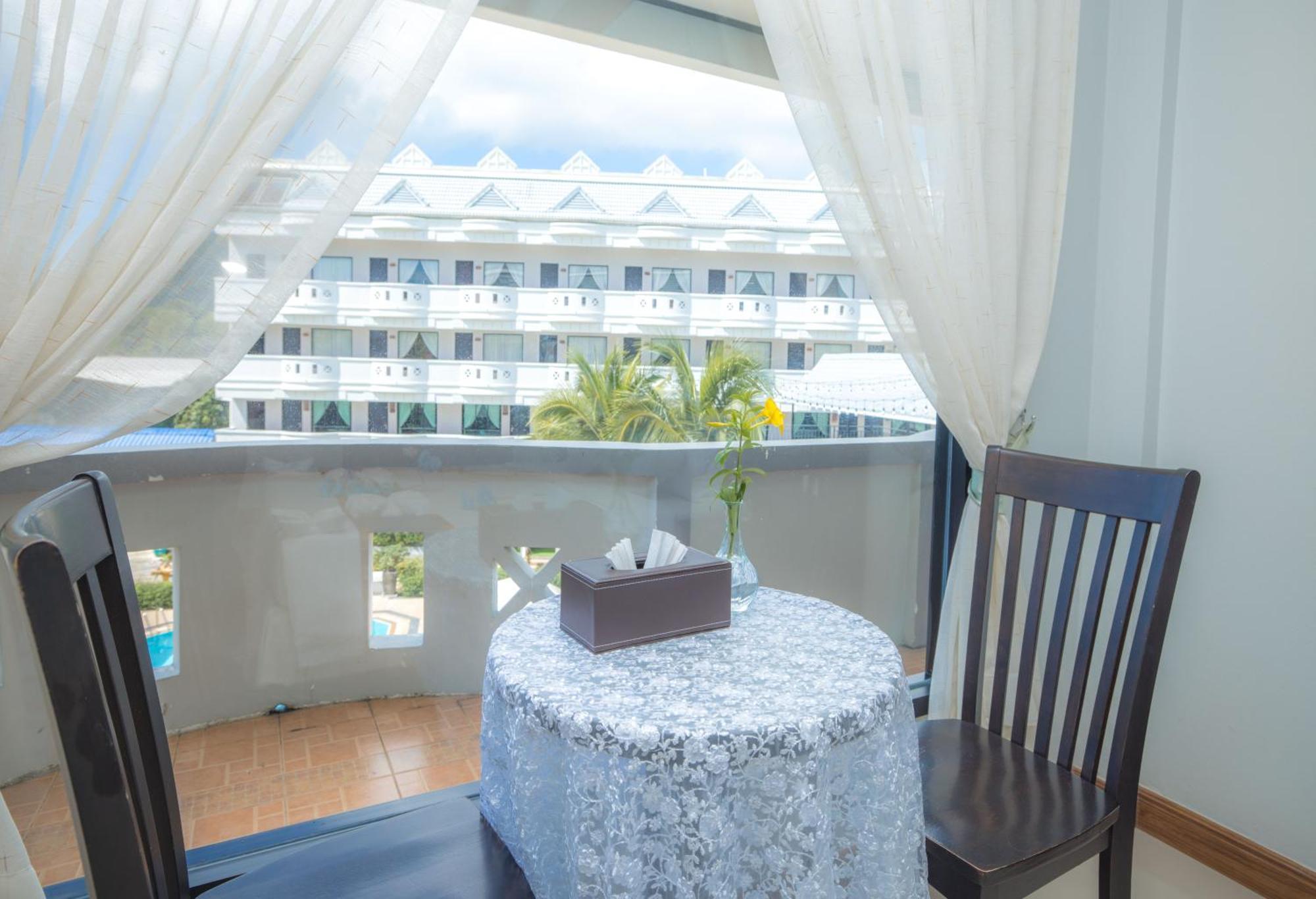 Blue Carina Hotel Phuket Exterior foto